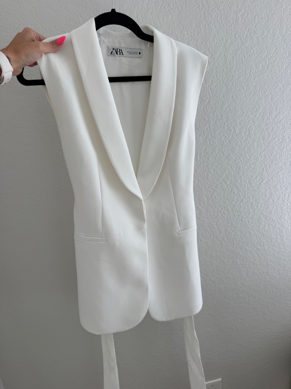 Zara Ivory Shawl-Collar Sleeveless Blazer Vest